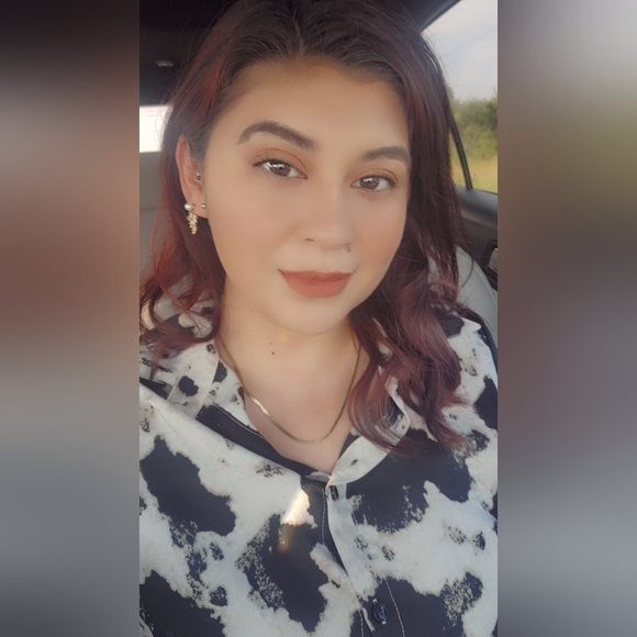 Meet your Posher, Andrea - Picture 2 of 3